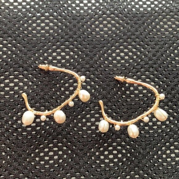 Woman Fashion Open Hoops Earrings - Picture 6 of 6